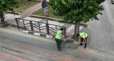 Manisa'da 17 ilçede yağmur suyu ızgaralarına düzenli bakım