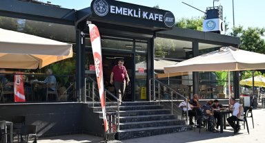 Manisa'da Emekli Kafe kısa sürede gözde mekan oldu