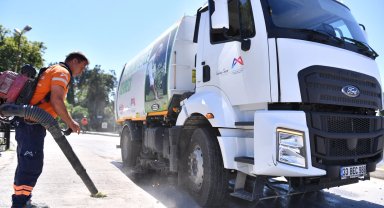 Mersin'de Büyükşehir'den temizlikte kesintisiz hizmet
