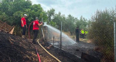 Mudanya Göynüklü'deki yangın ormanlık alana sıçramadan kontrol altına alındı