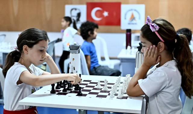 Muratpaşa'da satranç eğitimiyle çocuklar turnuvalara hazırlanıyor