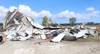 Nilüfer'de toplam 3 bin 300 metrekarelik 3 kaçak yapı yıkıldı