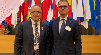 Prof. Dr. Vahit Özmen'e Avrupa Parlamentosu'nda uluslararası ödül