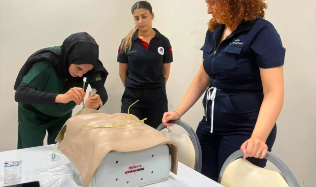 Sağlık personeline CPR eğitimi