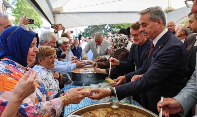 Sakarya'da aşure bereketi paylaşıldı