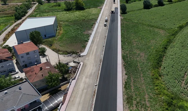 Sakarya'da Yazlık Kavşağı'nın yükünü alacak duble yolda asfalt başladı