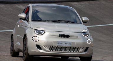 Sınırlı sayıda Fiat 500e Giorgio Armani Collector's Edition yeniden Türkiye'de