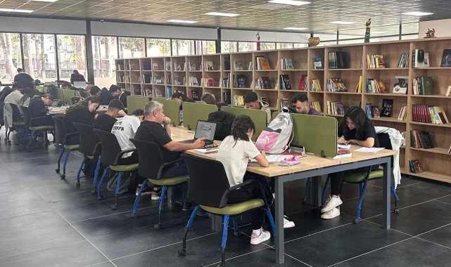 Sosyal Etki Zirvesi'nden Adıyaman'a umut köprüsü... Binlerce kitap kütüphanelerle buluştu