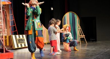 "Toti ile Poti" Van'da çocuklarla bir araya geldi
