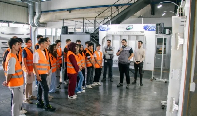 Yeşilova Zirvesi'nde gençler iş dünyasıyla buluştu