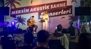 Akustik sahne yaz akşamlarına ritim katıyor