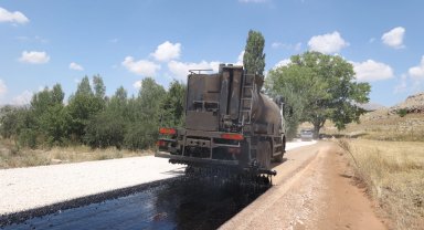Antalya Korkuteli'de 3 kilometrelik sathi asfalt yol çalışması yapıldı