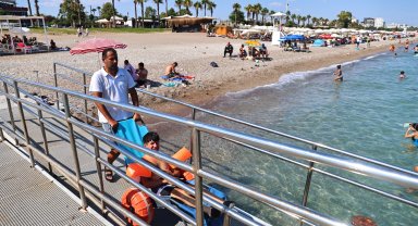 Antalya'da engelsiz plajlara yoğun ilgi