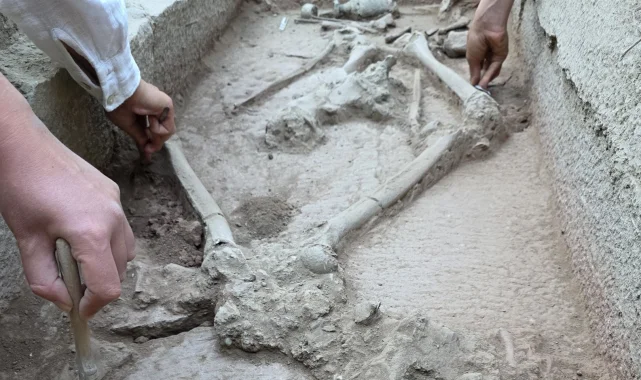 Aspendos'ta 2 bin 400 yıllık gizem... Güreşçi mezarı ortaya çıktı