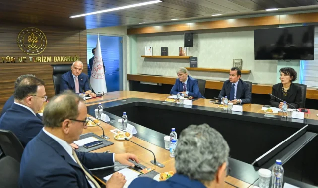 Bakan Ersoy, hizmet ihracatında yeni hedefleri değerlendirdi
