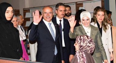 Bakan Göktaş'tan Malatya Şehir Kütüphanesi'ne tam not