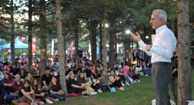 Bakan Uraloğlu kariyer buluşmasında gençlerle buluştu