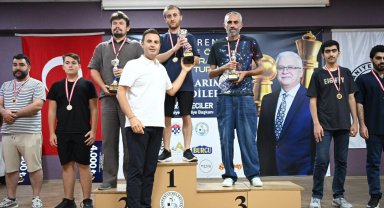 Balıkesir'de Satranç Turnuvası ödülleri sahiplerini buldu
