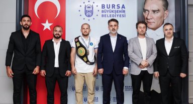 Başkan Vekili Biba dünya şampiyonu güreşçiyi ağırladı