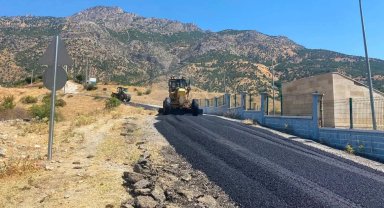 Batman Sason'un köy yollarında yama çalışmaları sürüyor