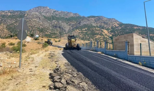 Batman Sason'un köy yollarında yama çalışmaları sürüyor