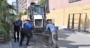 Bornova'da kaldırım ve yol işgallerine sıkı denetim