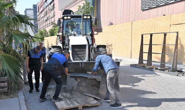 Bornova'da kaldırım ve yol işgallerine sıkı denetim
