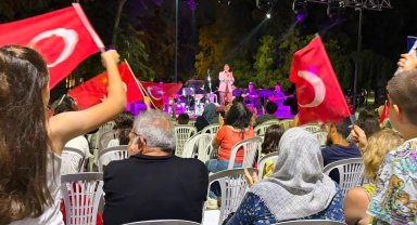 Bursa Kültürpark'ta zafer türküleri yankılandı