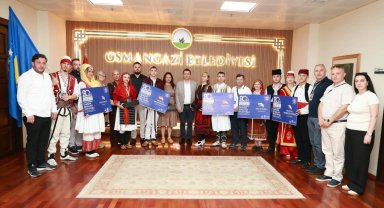 Bursa Osmangazi'de Balkan kültürünün temsilcilerinden Başkan Aydın'a ziyaret