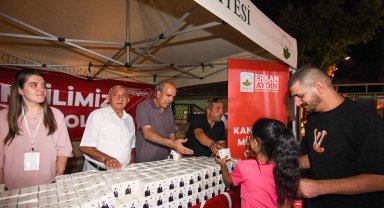 Bursa Osmangazi'de Mevlit Kandili'nde geleneksel ikram