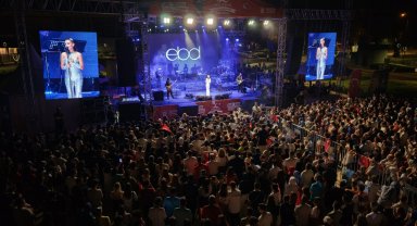 Bursa'da Zafer coşkusu Elif Buse Doğan ile doruğa çıktı