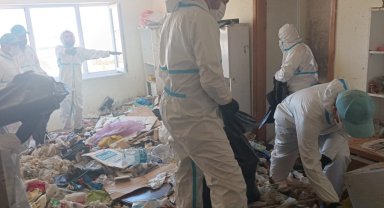 Çöp evden 28 ton çöp çıktı!