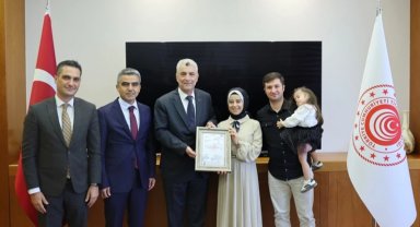 Elektronik A.TR sistemi devrede... İlk ihracatı kadın girişimci gerçekleştirdi