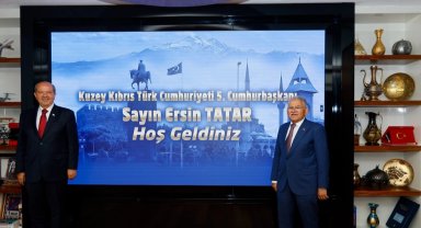 Ersin Tatar'dan Memduh Büyükkılıç'a 'Türk Dünyası' tebriği