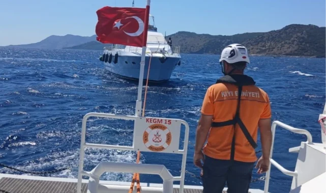 Fethiye açıklarında arızalanan tekne kurtarıldı
