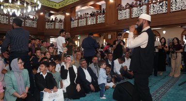 Gaziantep'te Celal Karatüre ilahileri çocuklarla söyledi