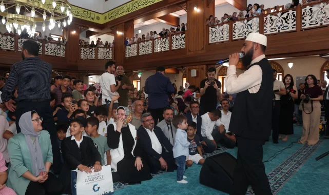 Gaziantep'te Celal Karatüre ilahileri çocuklarla söyledi