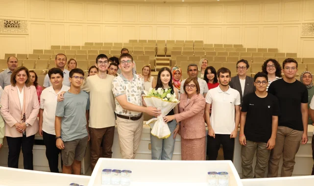 Gaziantep'te YKS ve LGS dereceli öğrenciler Başkan Şahin ile buluştu