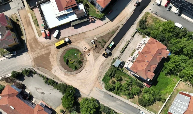 Gölcük'te Ergenekon Caddesi kavşağı yenileniyor