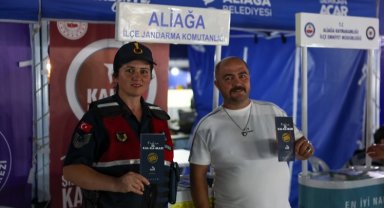 İzmir Aliağa'da bağımlılık ve aile farkındalığı için bilgilendirme standı