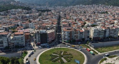 İzmir Balçova'nın caddeleri "çiçek gibi" oldu
