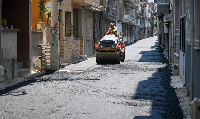 İzmir Bornova'da Çamdibi sokakları asfaltla yenileniyor