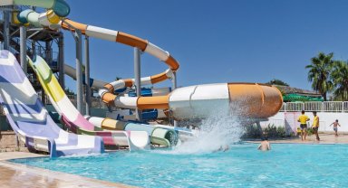 İzmir Büyükşehir'den gençlere aquapark keyfi
