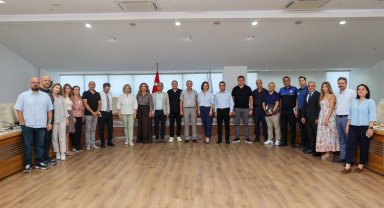 İzmir Karabağlar'da sahipsiz atık alarmı!