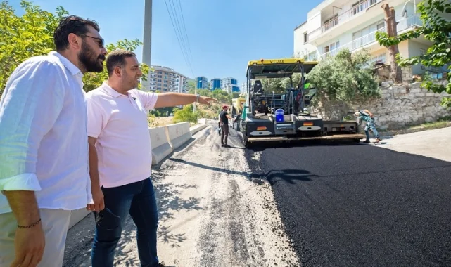 İzmir Narlıdere'de asfalt mesaisi