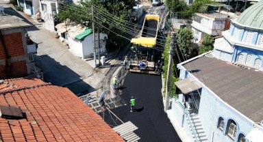 İzmir Narlıdere'de asfalt seferberliği