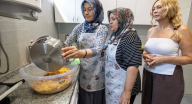 İzmir'de Dayanışma Mutfağı anneleri bir araya getiriyor