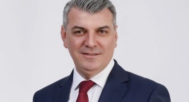 İzmit Belediyesi'nde iki yeni başkan yardımcısı göreve başladı