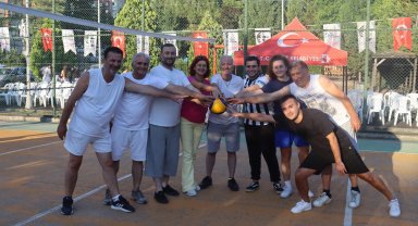 İzmit'te voleybol coşkusu yaşanıyor