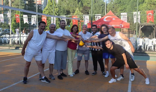 İzmit'te voleybol coşkusu yaşanıyor
